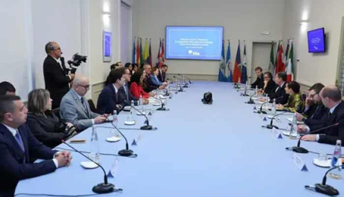 Delcy Rodríguez revisa agenda de desarrollo bilateral con la IILA en Roma