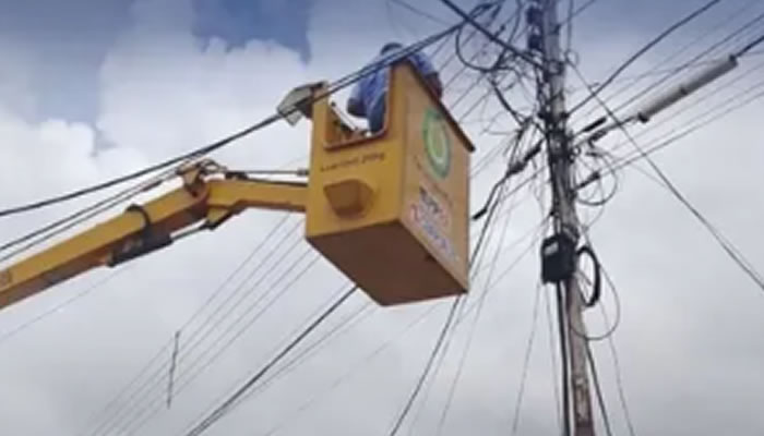 Corpoelec despliega maniobras para restablecer el servicio eléctrico en la urbanización El Paraíso de Biruaca