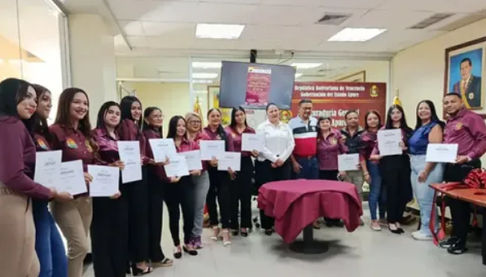 Diecisiete funcionarios de la Procuraduría de Apure reciben acreditaciones en Oratoria y Protocolo