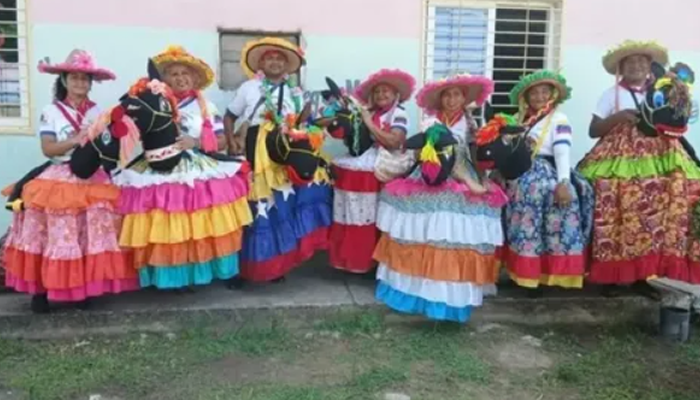 Estudiantes de la Escuela Inicial "Negra Matea" celebran 49 años con danza de burriquitas